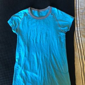 Blue lightweight lululemon swiftly tech T size 8